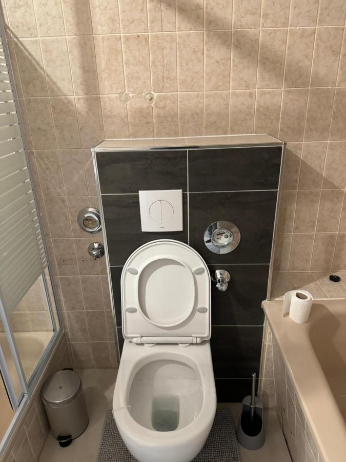 Mit Kueche, Fernseher, Wlan Und Parkplatz - Brian Apartment